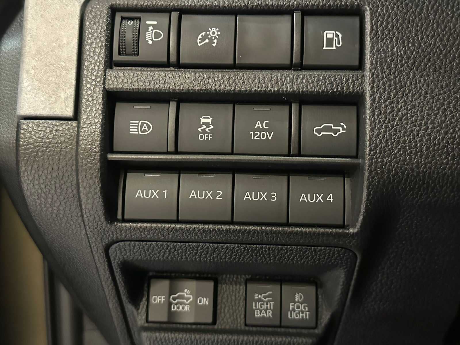 2026 Toyota Tacoma i-FORCE MAX Trailhunter