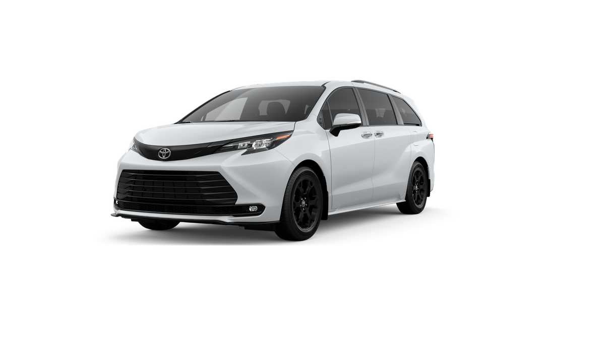 2026 Toyota Sienna Woodland Edition Hybrid AWD's photo