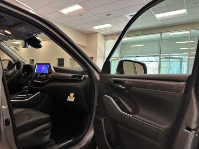 2026 Toyota Highlander Hybrid Platinum