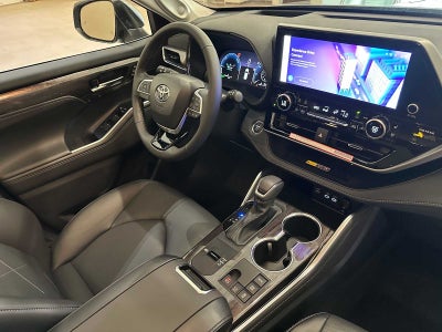 2026 Toyota Highlander Hybrid Platinum