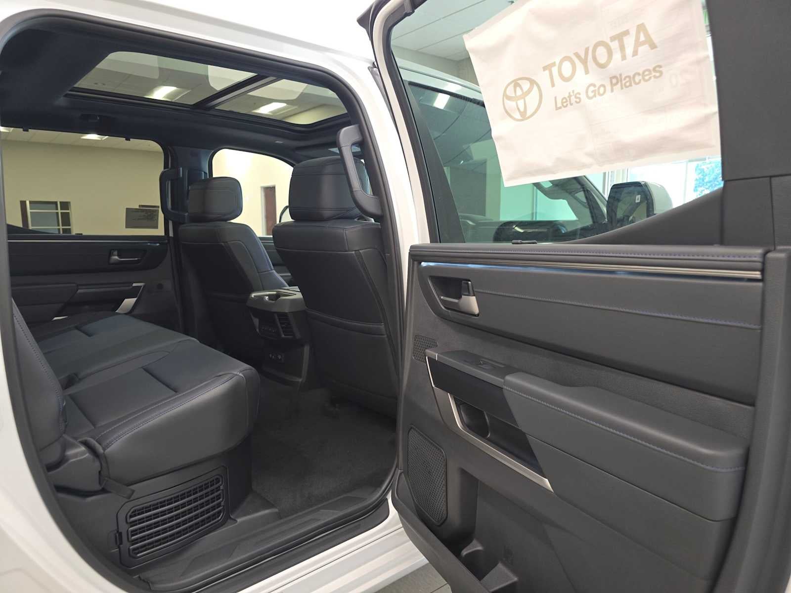 2026 Toyota Tundra i-FORCE MAX Platinum i-FORCE MAX