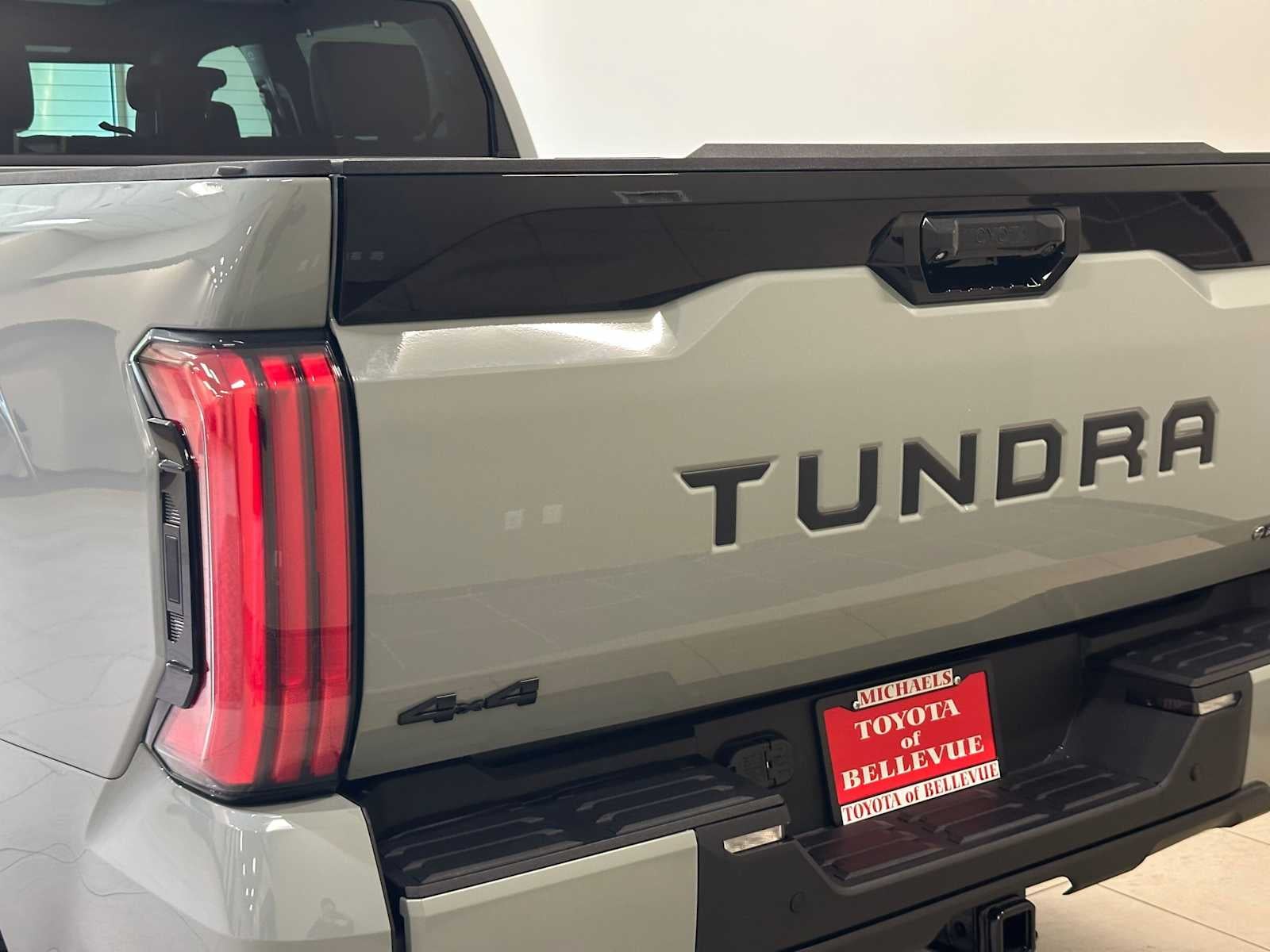 2026 Toyota Tundra i-FORCE MAX Platinum i-FORCE MAX