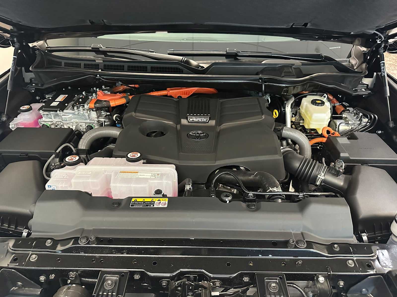 2026 Toyota Tundra i-FORCE MAX Platinum i-FORCE MAX