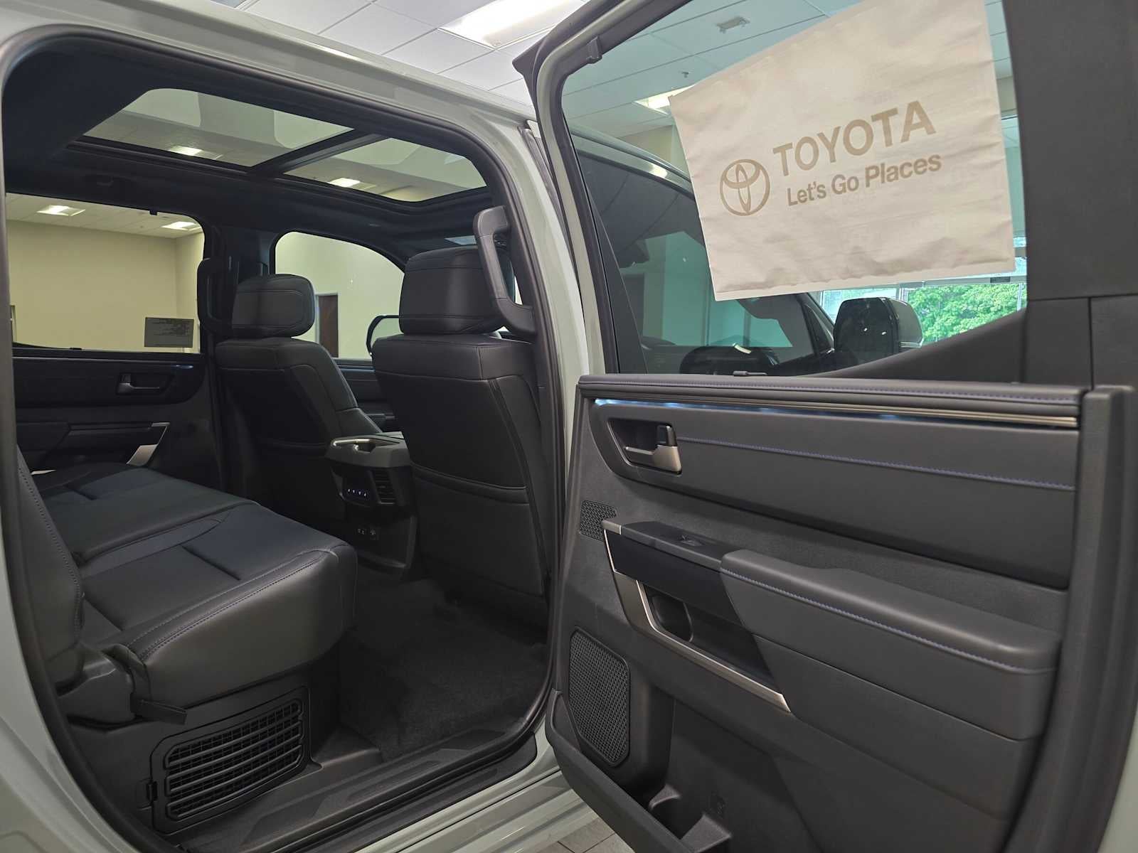 2026 Toyota Tundra i-FORCE MAX Platinum i-FORCE MAX