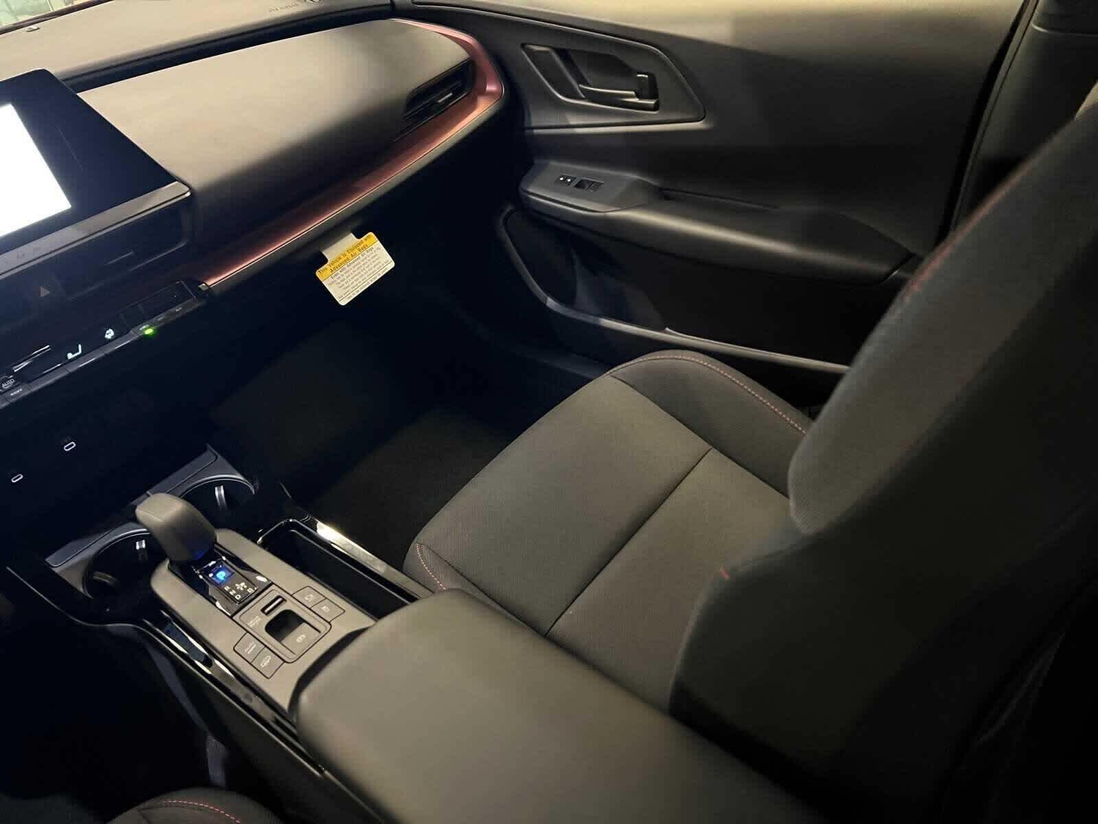 2026 Toyota Prius Plug-in Hybrid SE - Photo 11