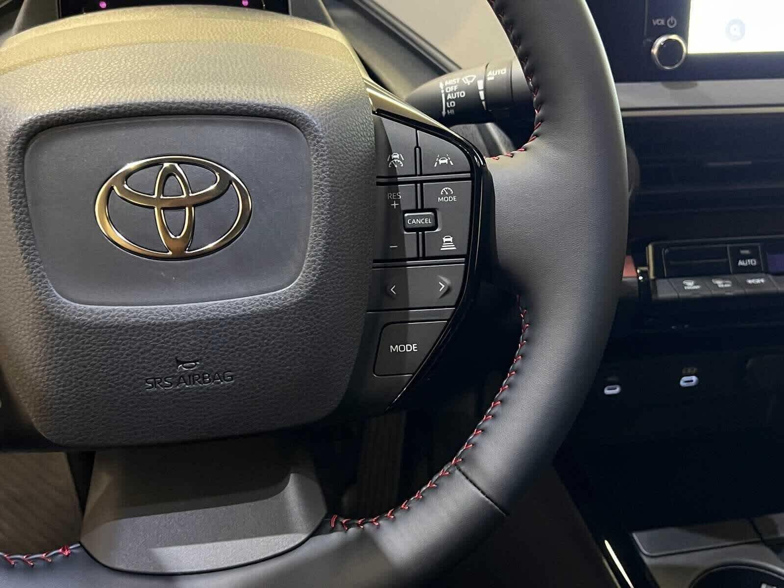 2026 Toyota Prius Plug-in Hybrid SE - Photo 20