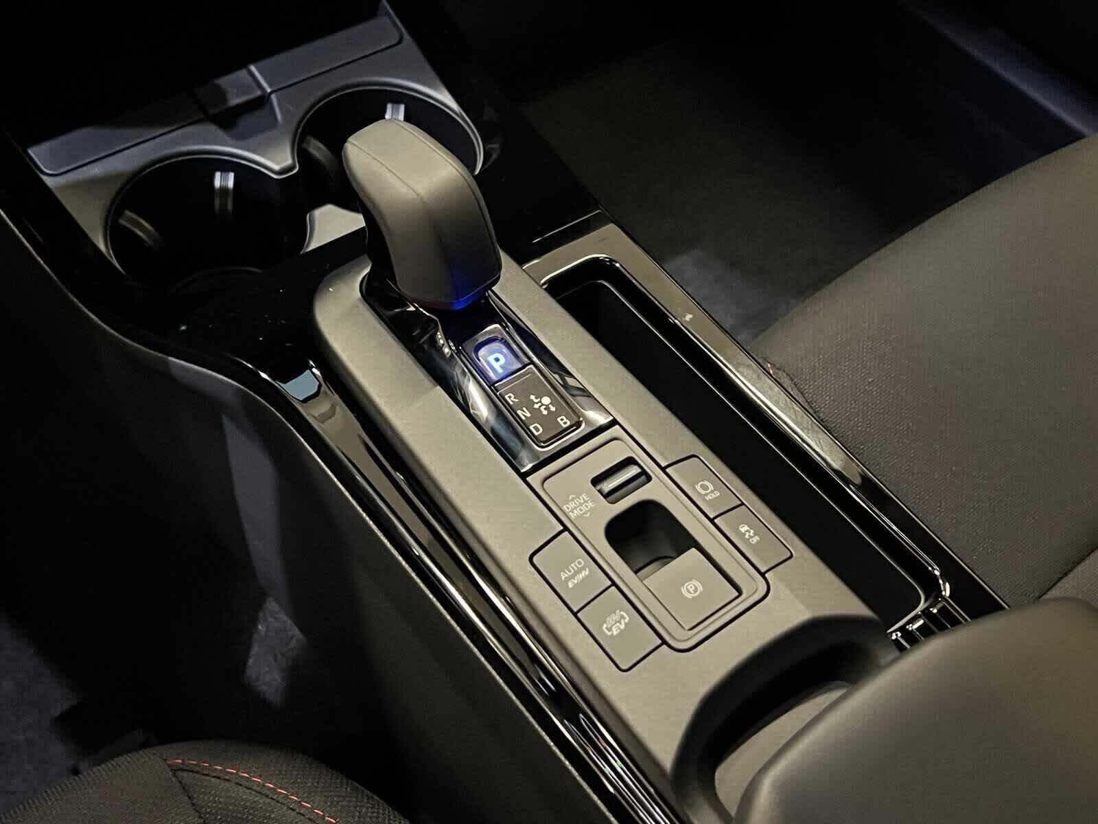 2026 Toyota Prius Plug-in Hybrid SE - Photo 22