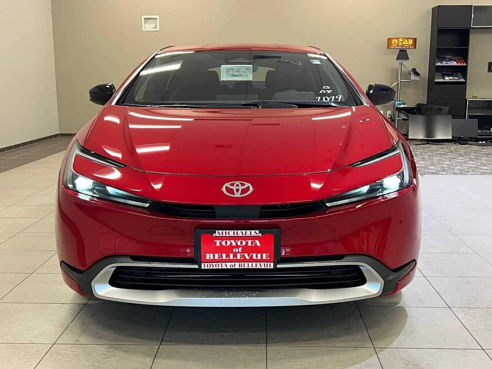 2026 Toyota Prius Plug-in Hybrid SE - Photo 8
