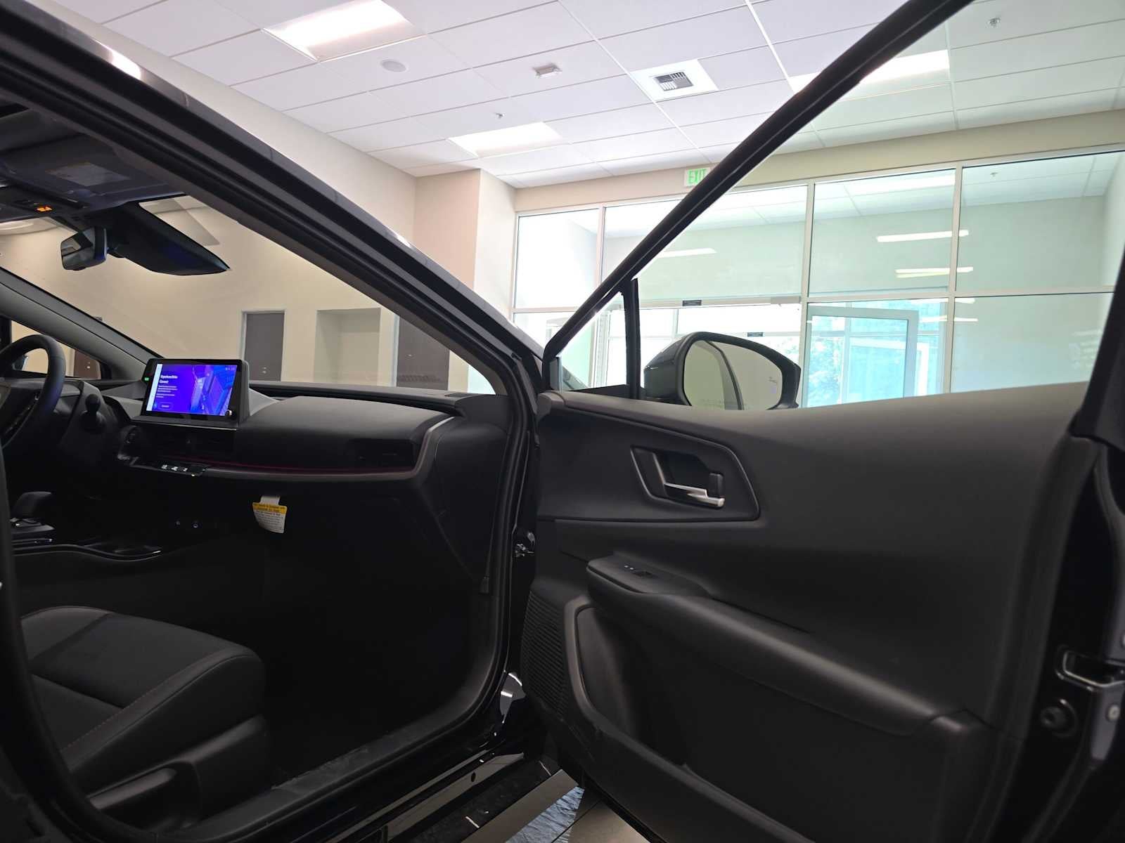 2026 Toyota Prius Plug-in Hybrid XSE - Photo 28