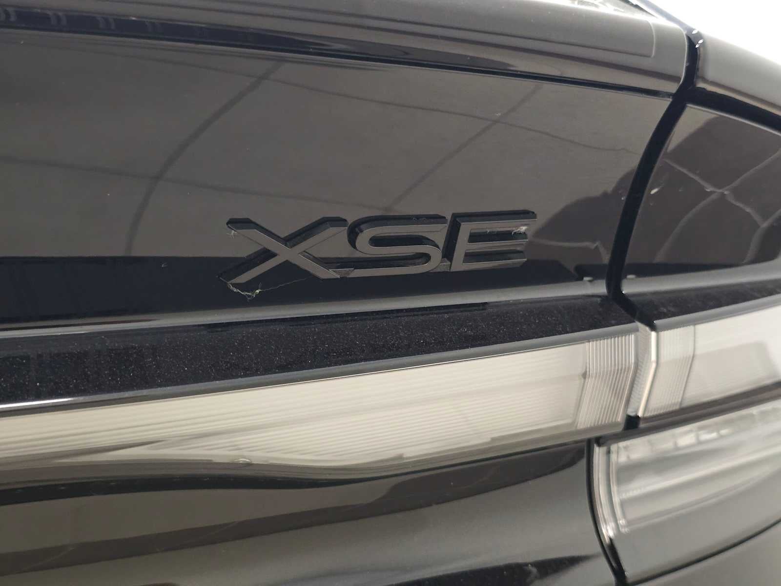 2026 Toyota Prius Plug-in Hybrid XSE - Photo 7