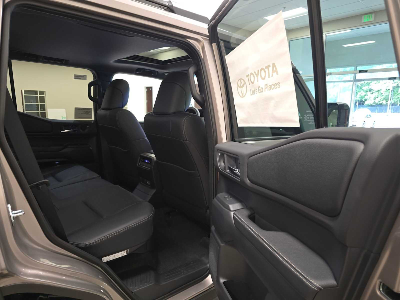 2027 Toyota Land Cruiser 4WD (Natl)