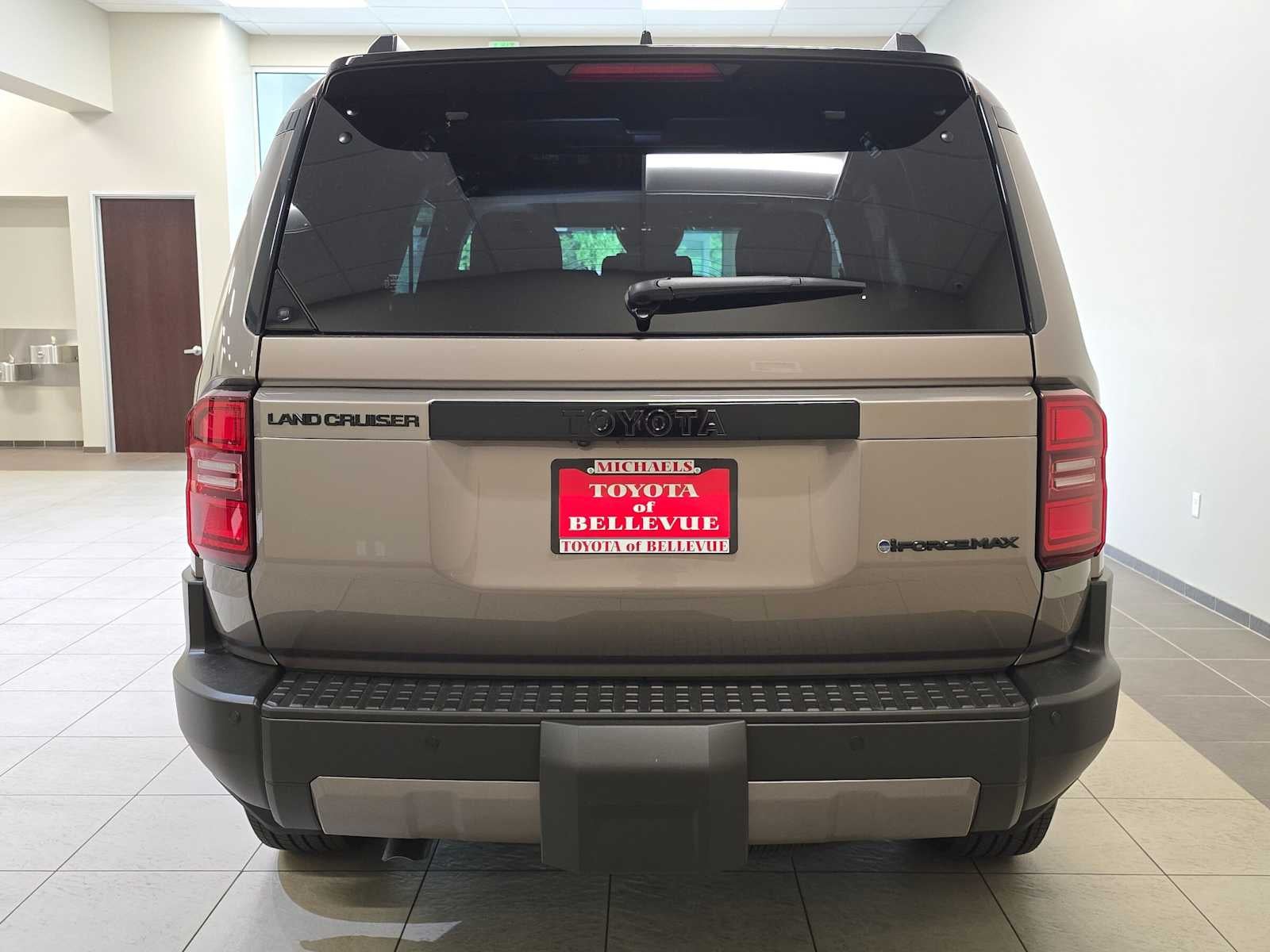 2027 Toyota Land Cruiser 4WD (Natl)