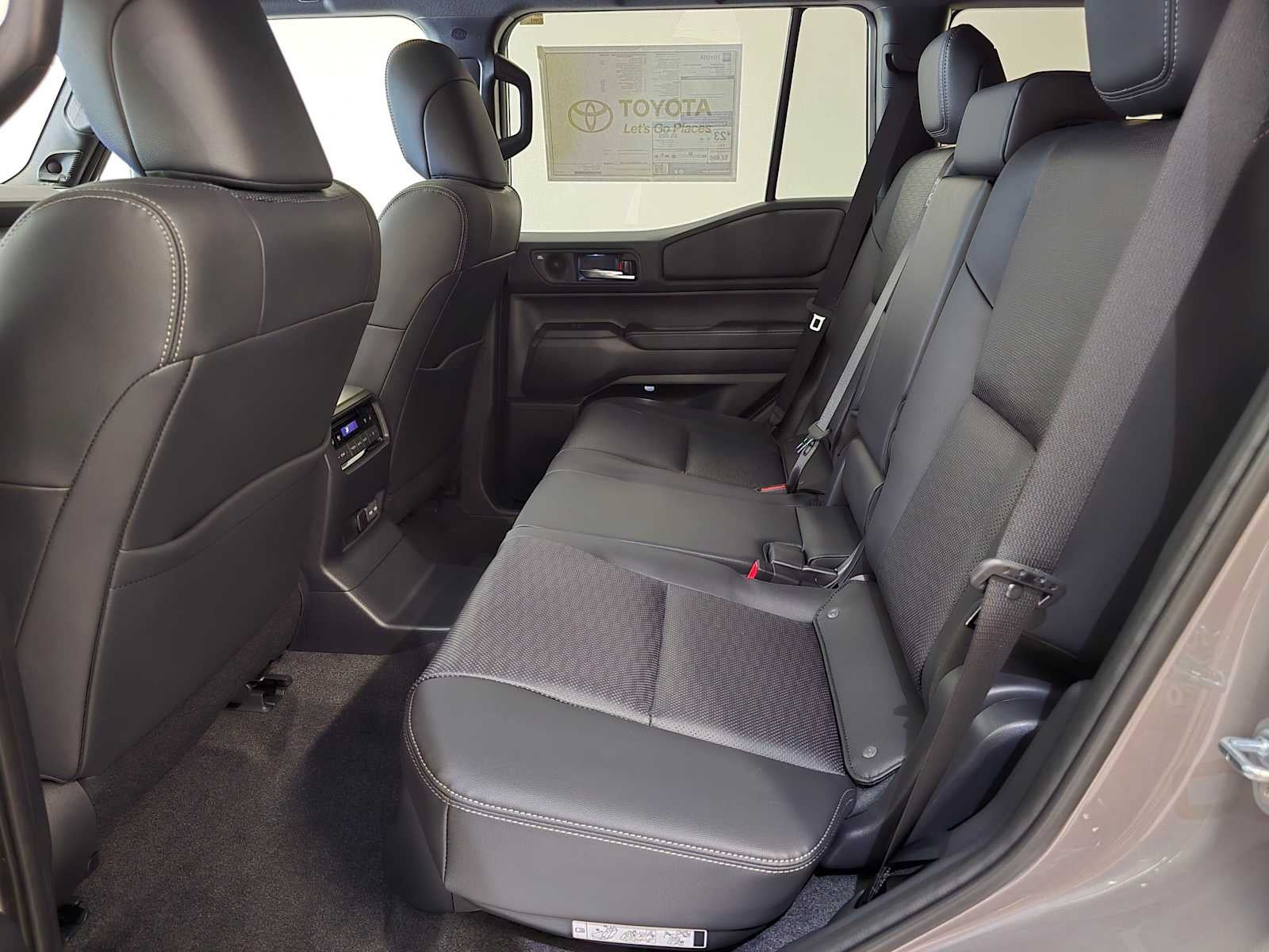 2027 Toyota Land Cruiser 4WD (Natl)