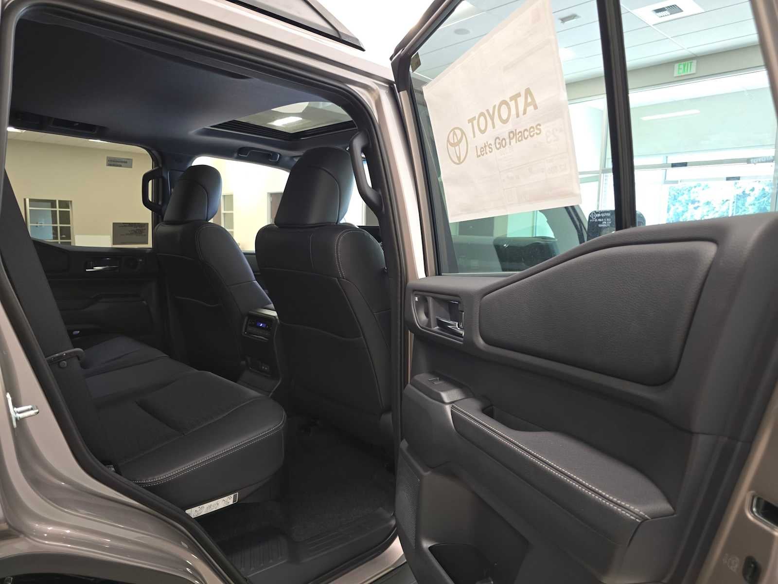 2027 Toyota Land Cruiser 4WD (Natl)