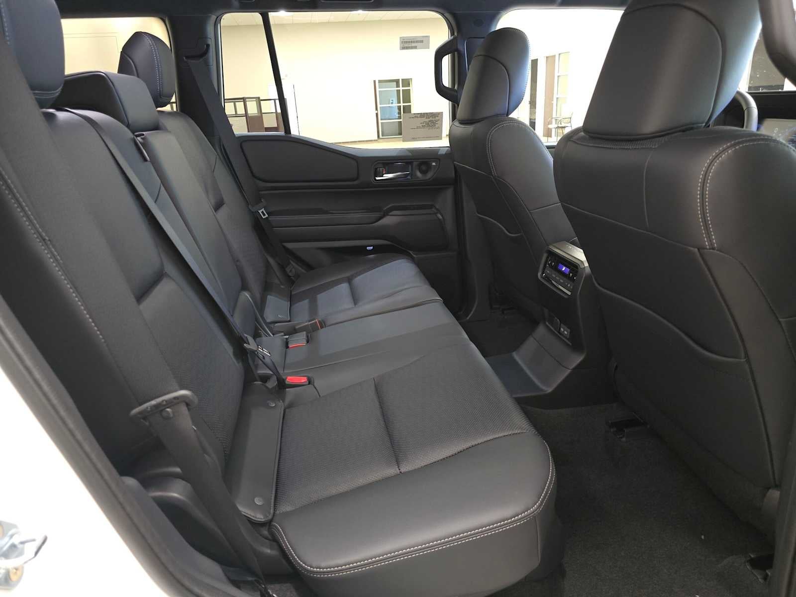 2027 Toyota Land Cruiser 4WD (Natl)