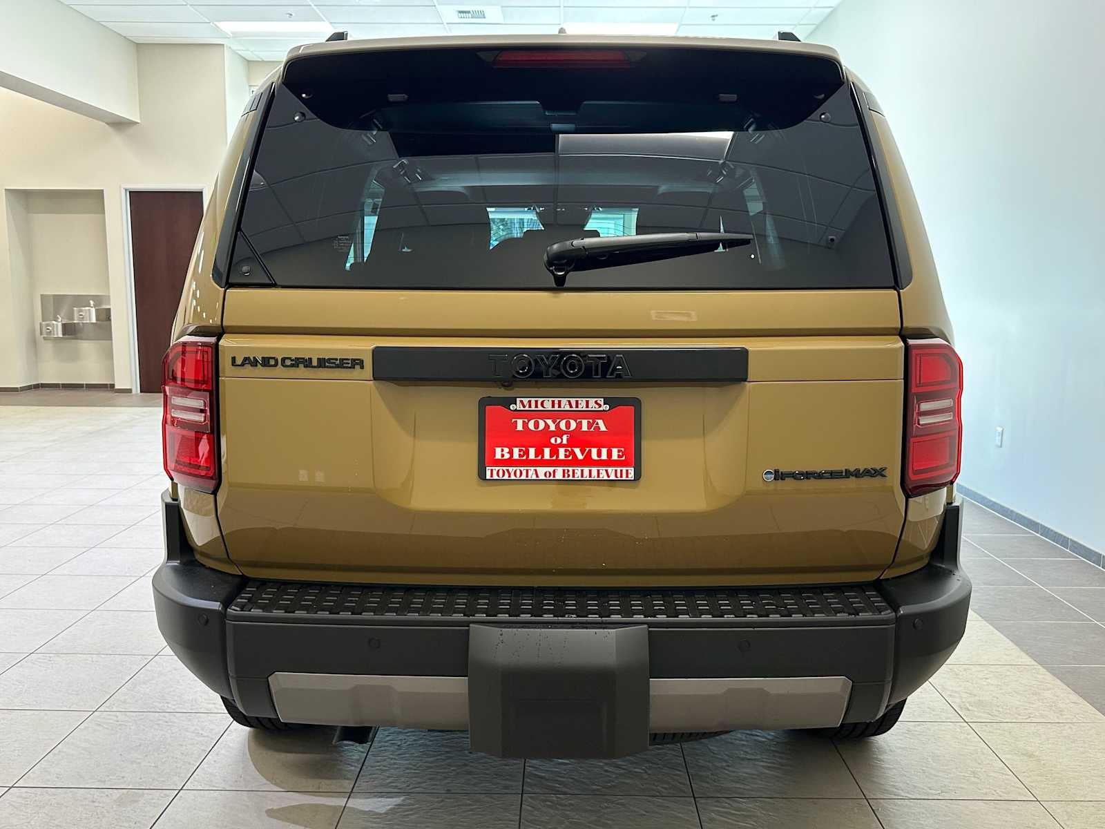 2026 Toyota Land Cruiser 4WD (Natl)