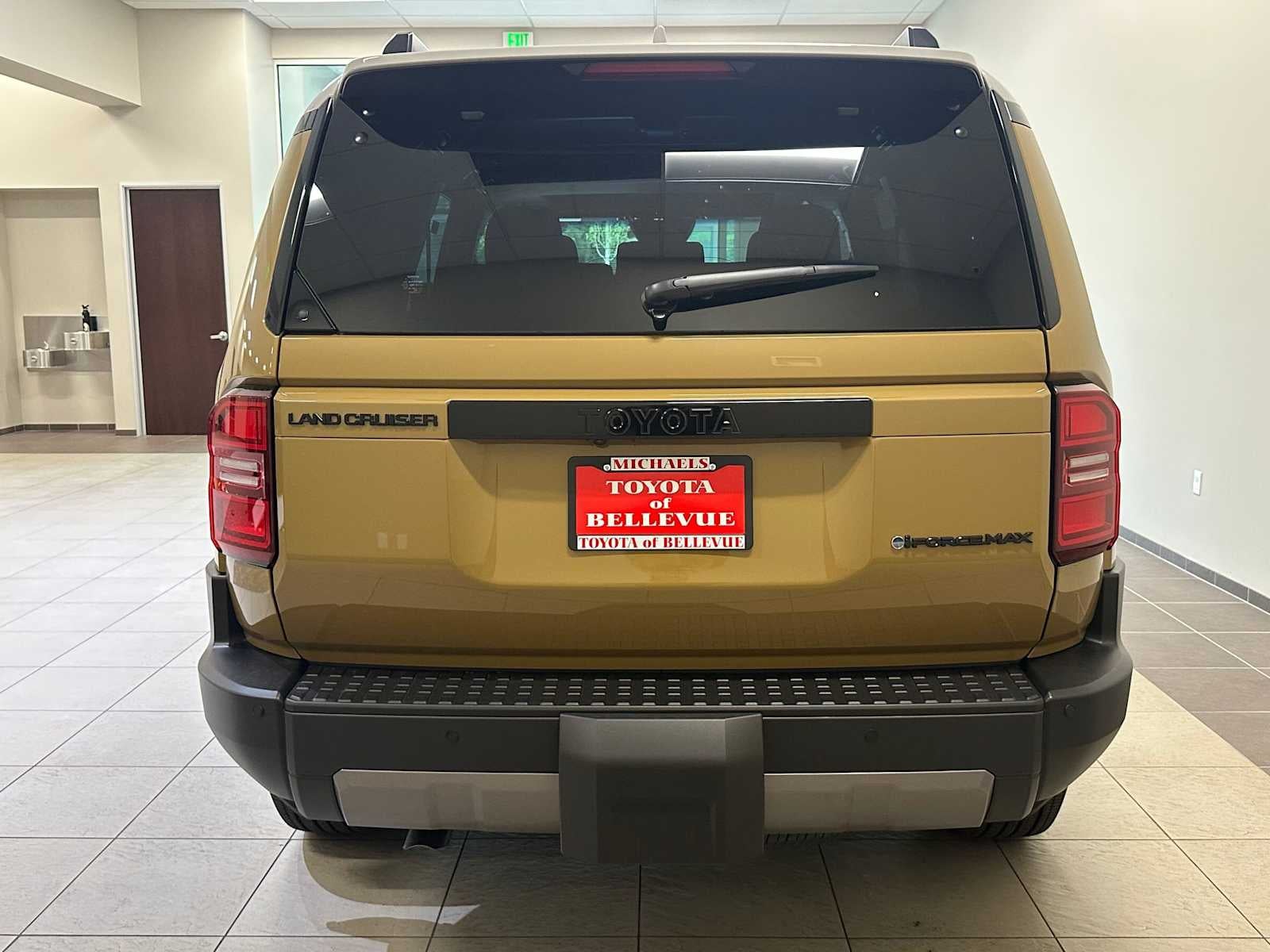 2026 Toyota Land Cruiser 4WD (Natl)