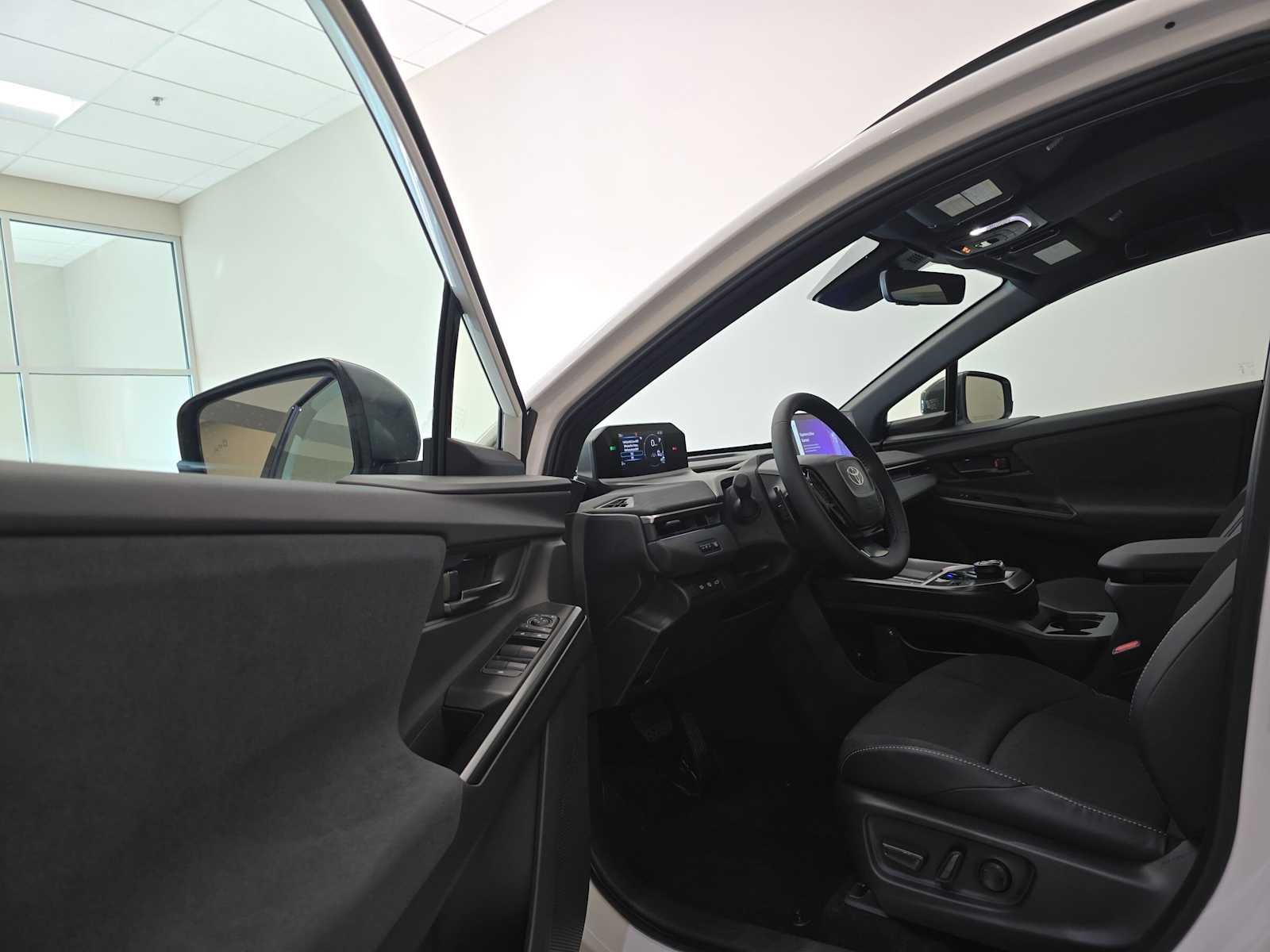 2027 Toyota C-HR SE