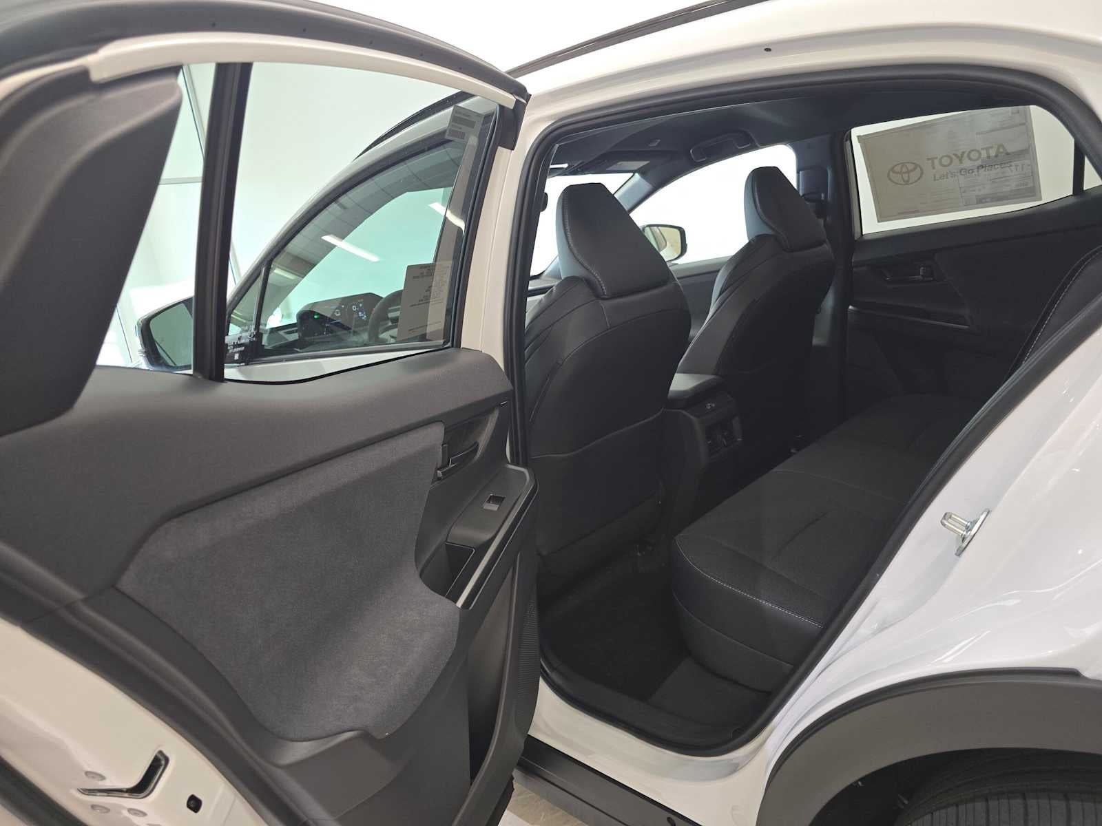 2027 Toyota C-HR SE