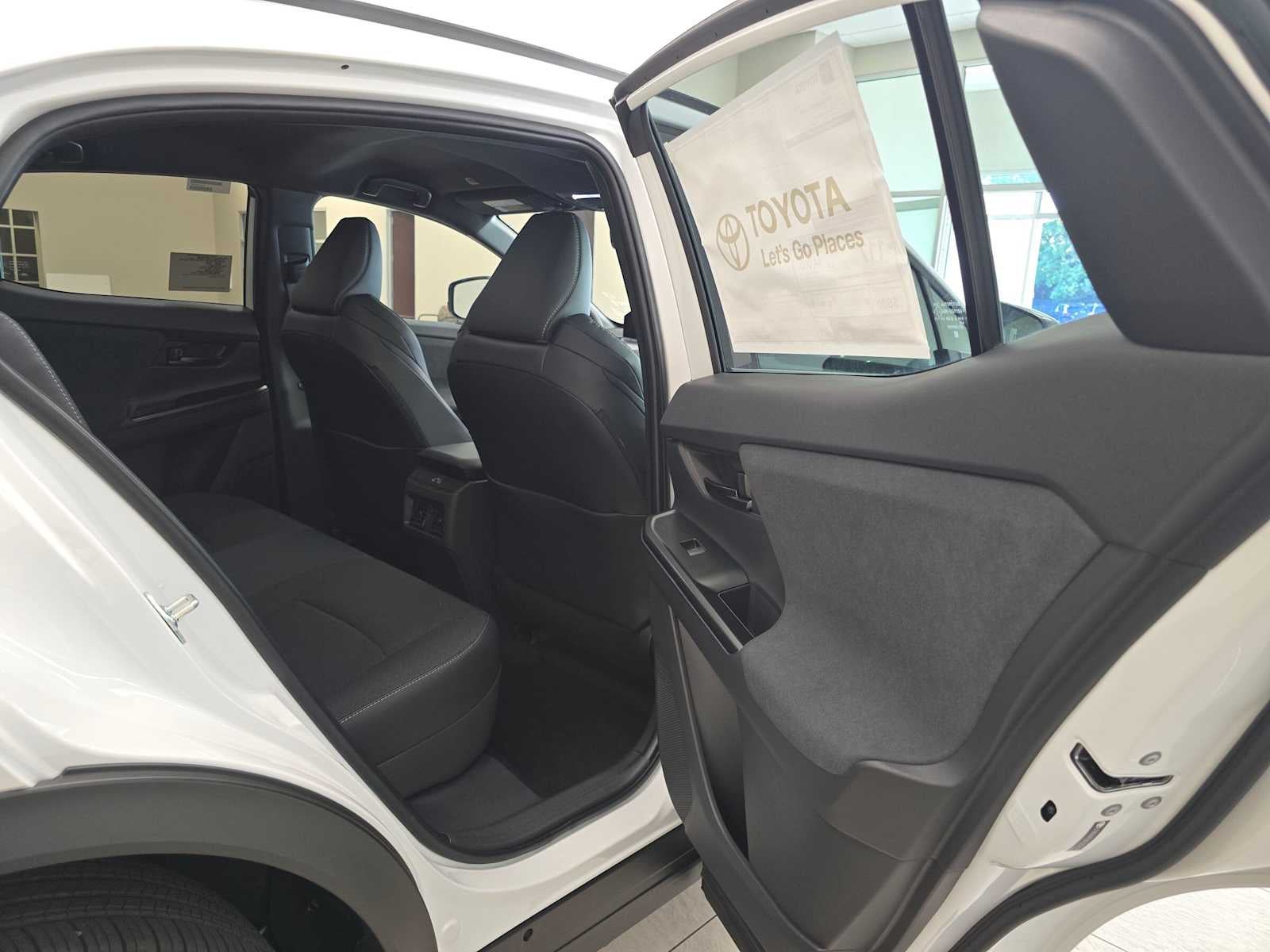 2027 Toyota C-HR SE