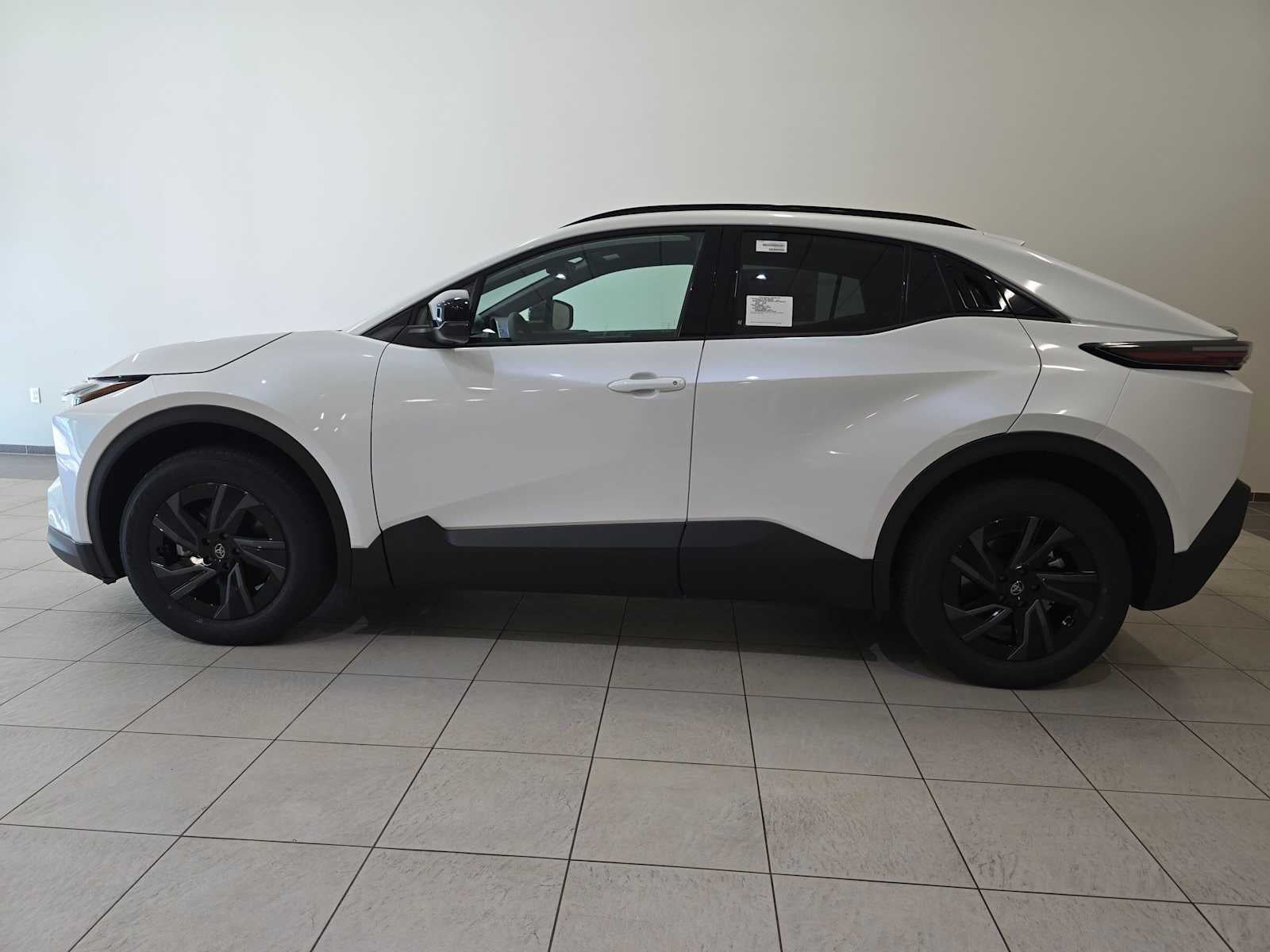 2027 Toyota C-HR SE
