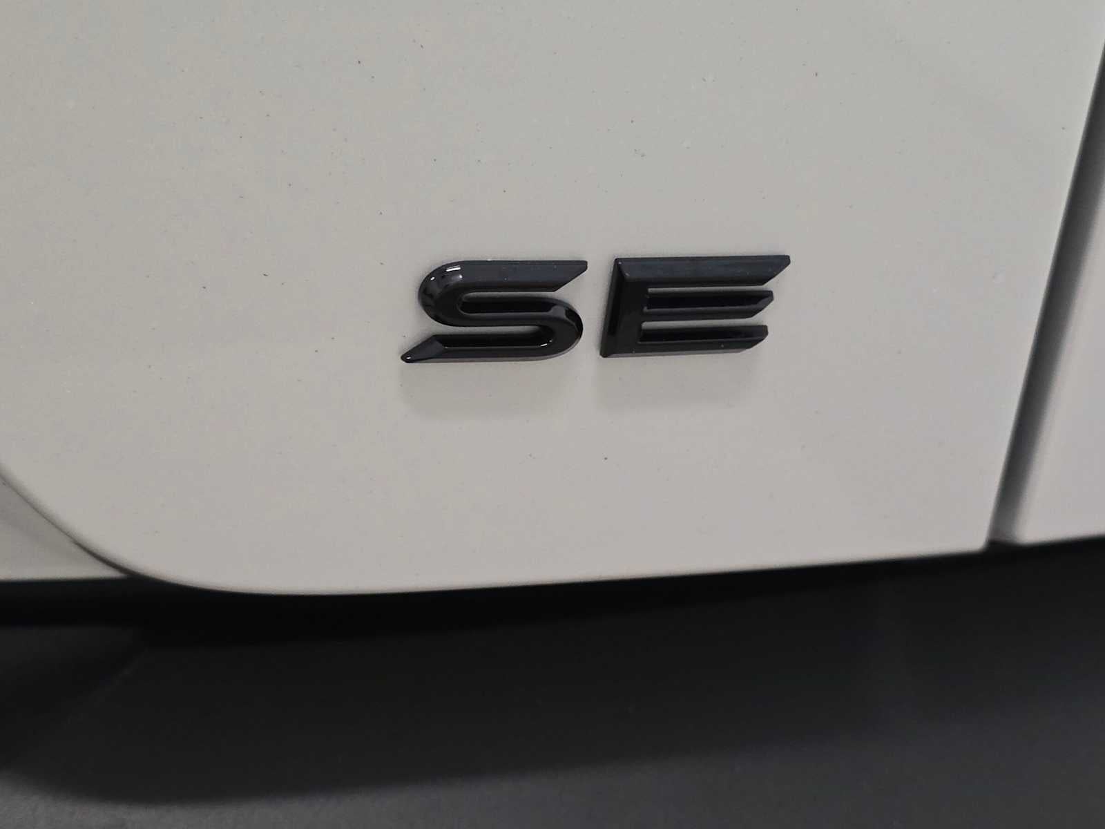 2027 Toyota C-HR SE