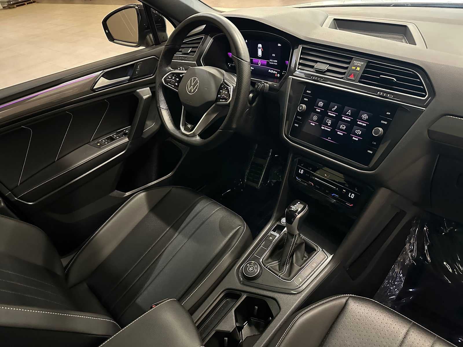 2022 Volkswagen Tiguan SE R-Line Black