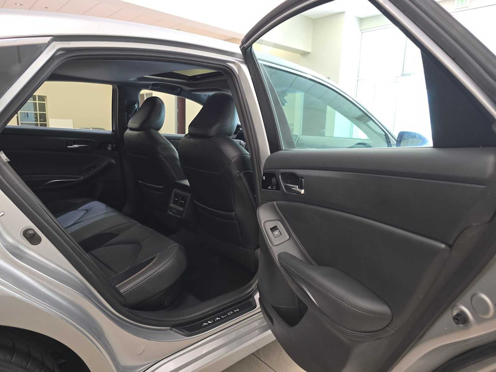 2020 Toyota Avalon Hybrid XSE