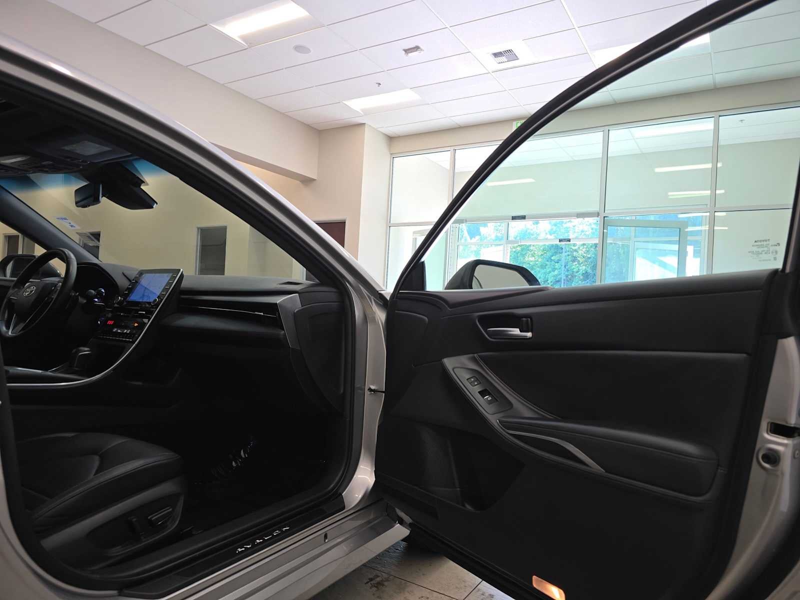 2020 Toyota Avalon Hybrid XSE