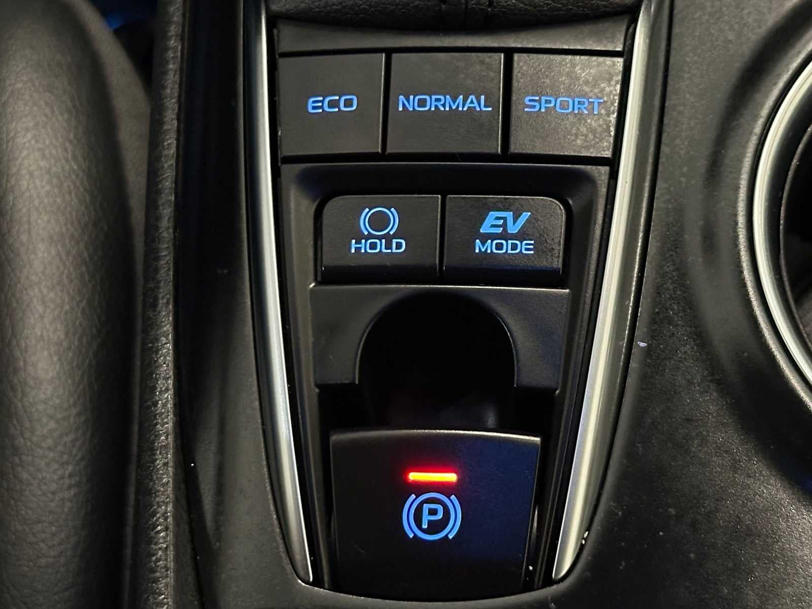 2020 Toyota Camry Hybrid XLE