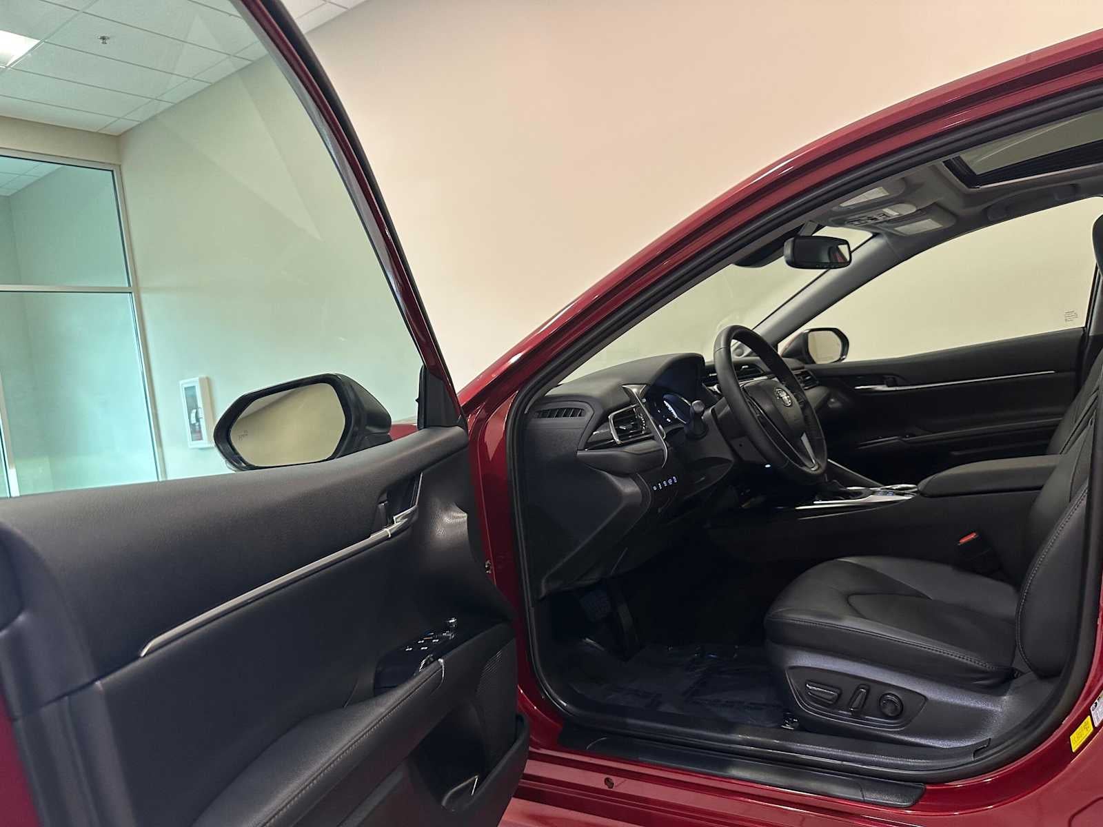 2020 Toyota Camry Hybrid XLE