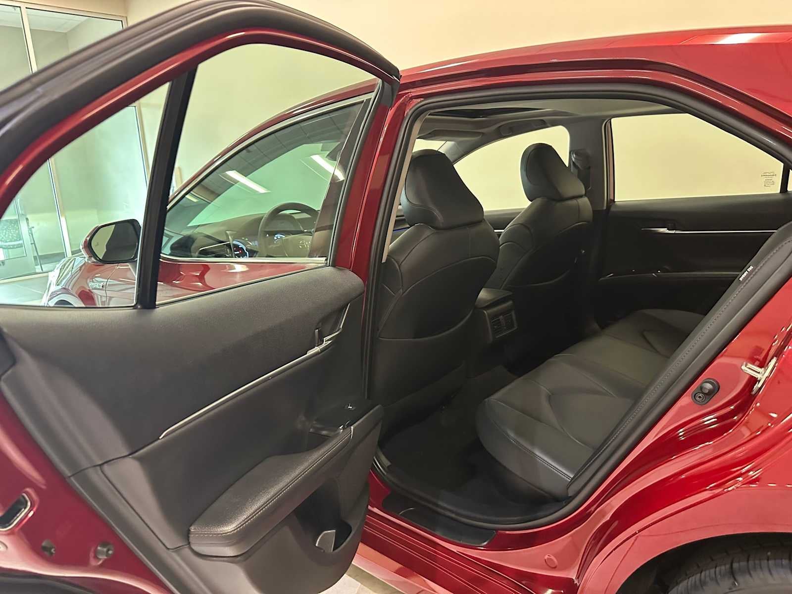 2020 Toyota Camry Hybrid XLE