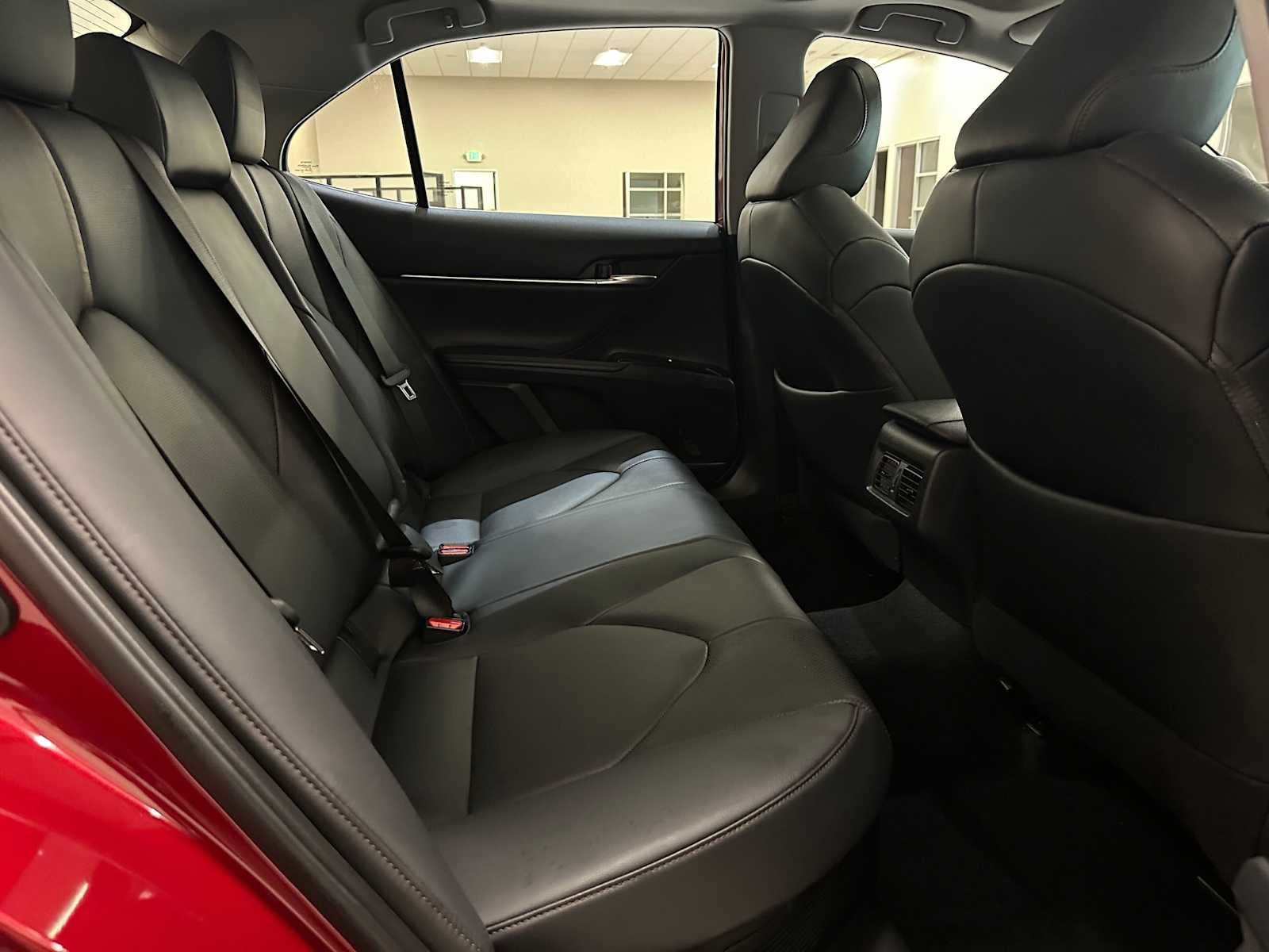 2020 Toyota Camry Hybrid XLE