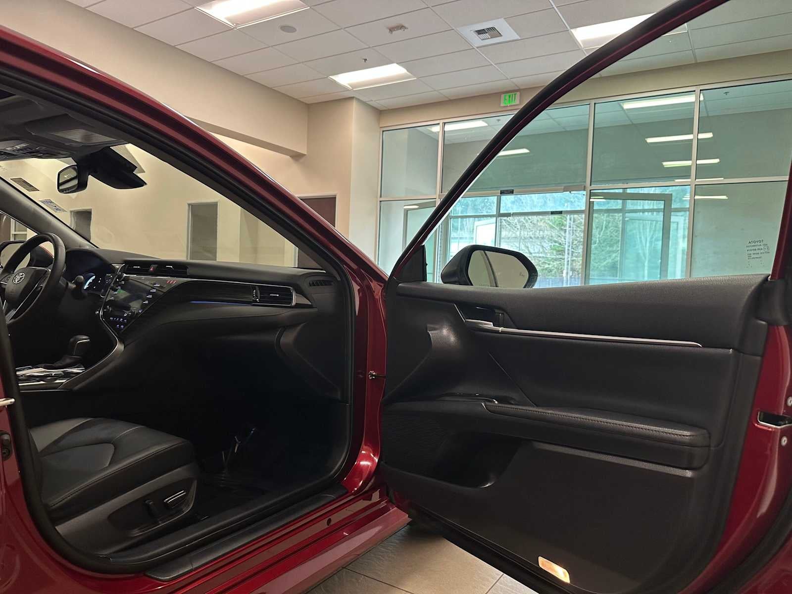 2020 Toyota Camry Hybrid XLE