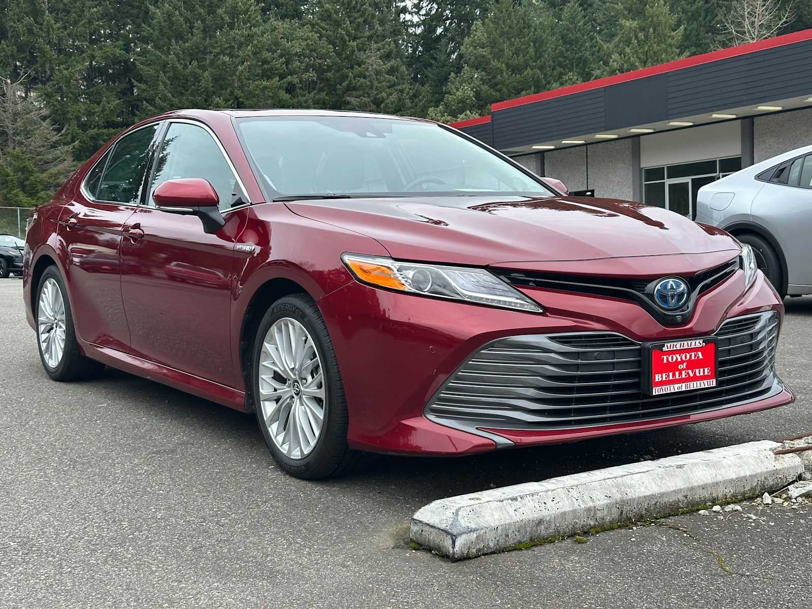 2020 Toyota Camry Hybrid XLE