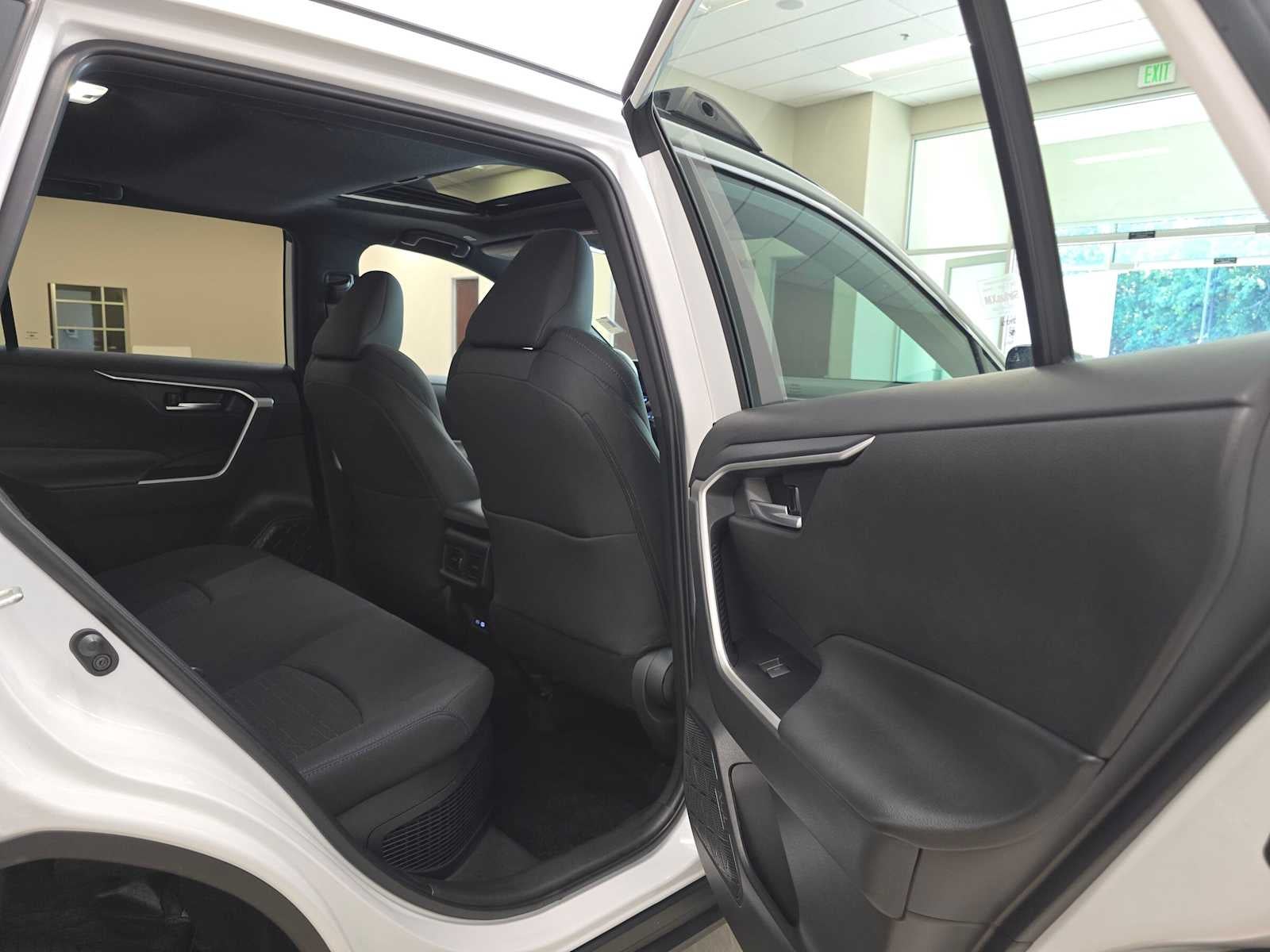 2024 Toyota RAV4 Hybrid SE