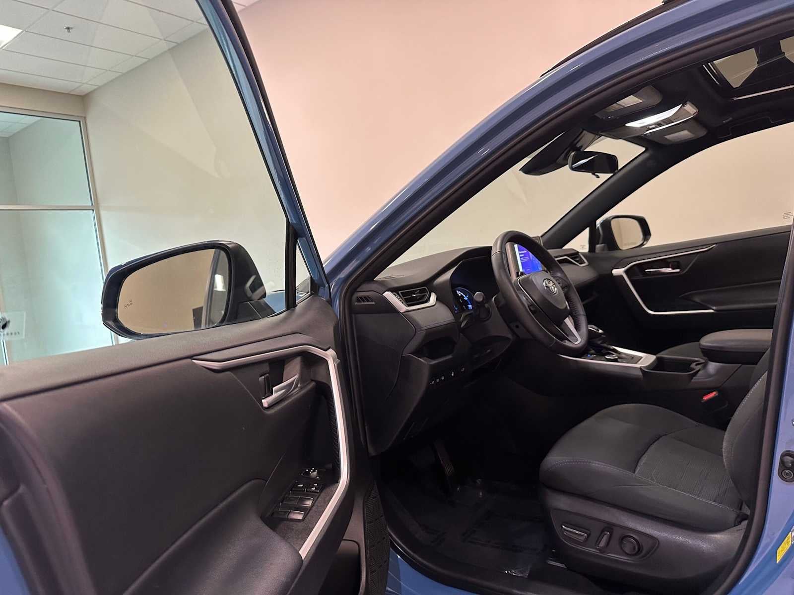 2023 Toyota RAV4 Hybrid SE