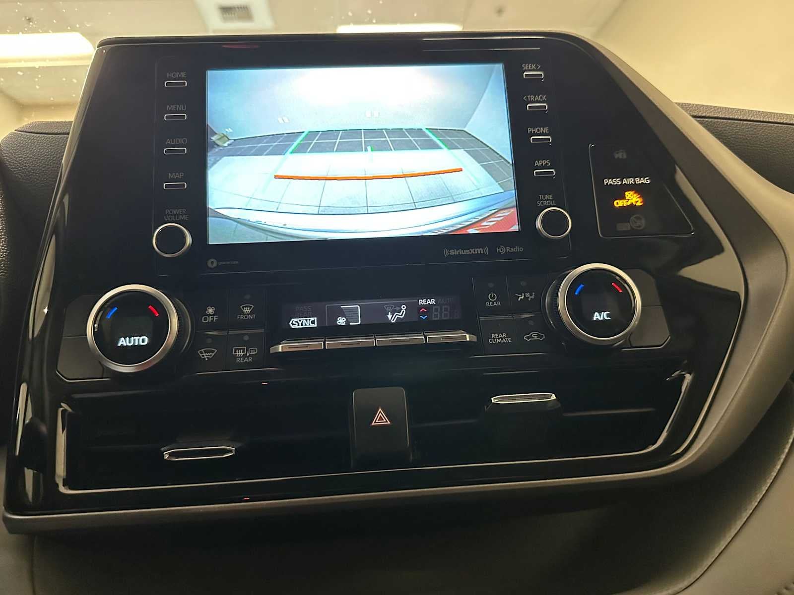 2022 Toyota Highlander Hybrid LE