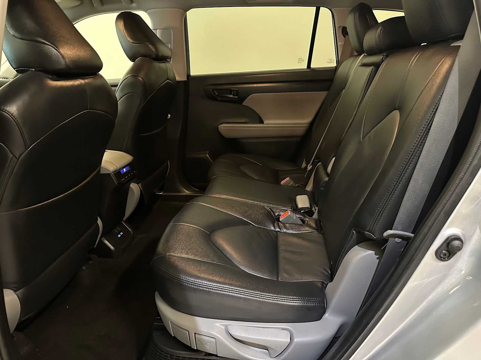 2022 Toyota Highlander Hybrid LE