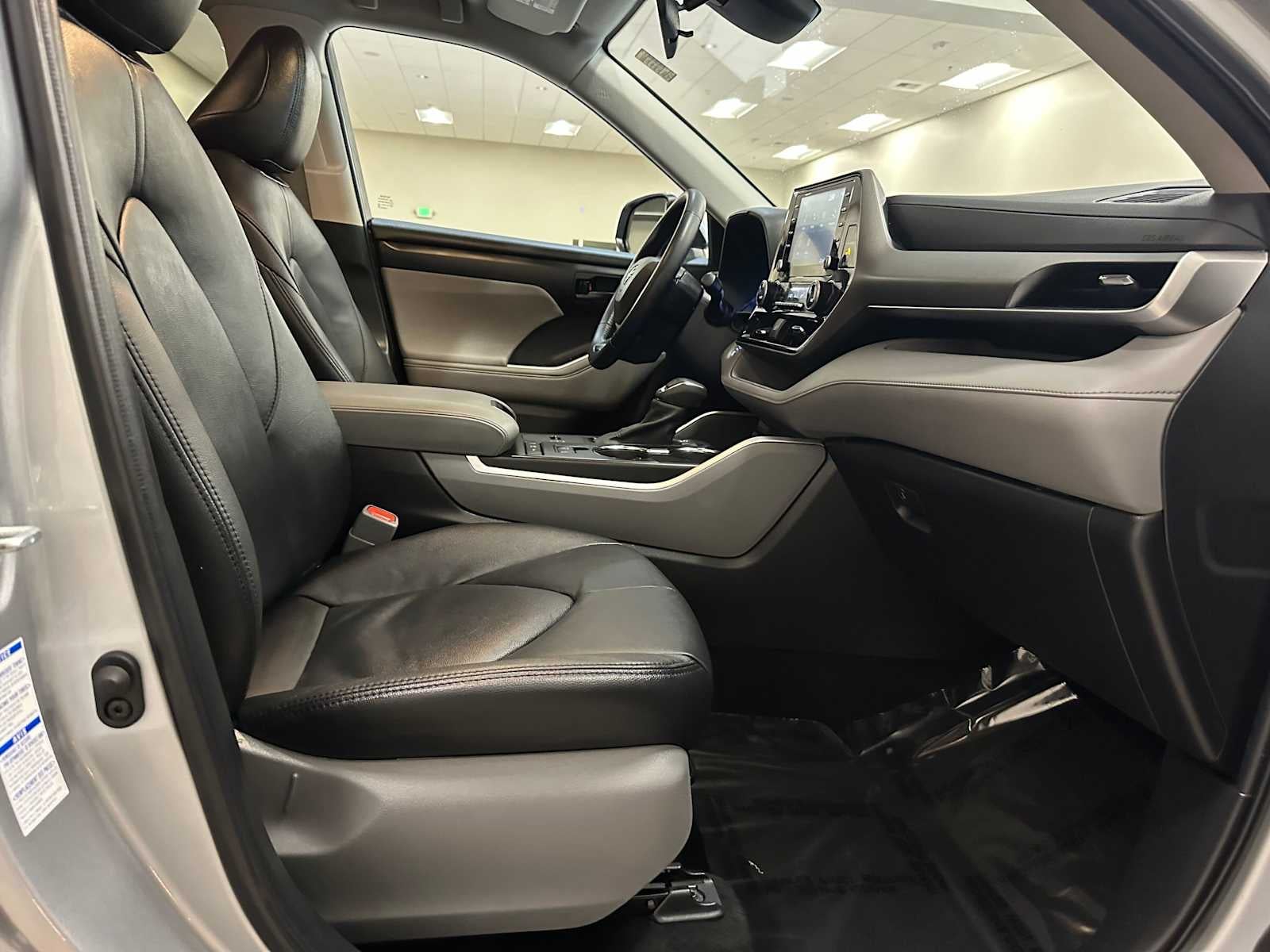 2022 Toyota Highlander Hybrid LE