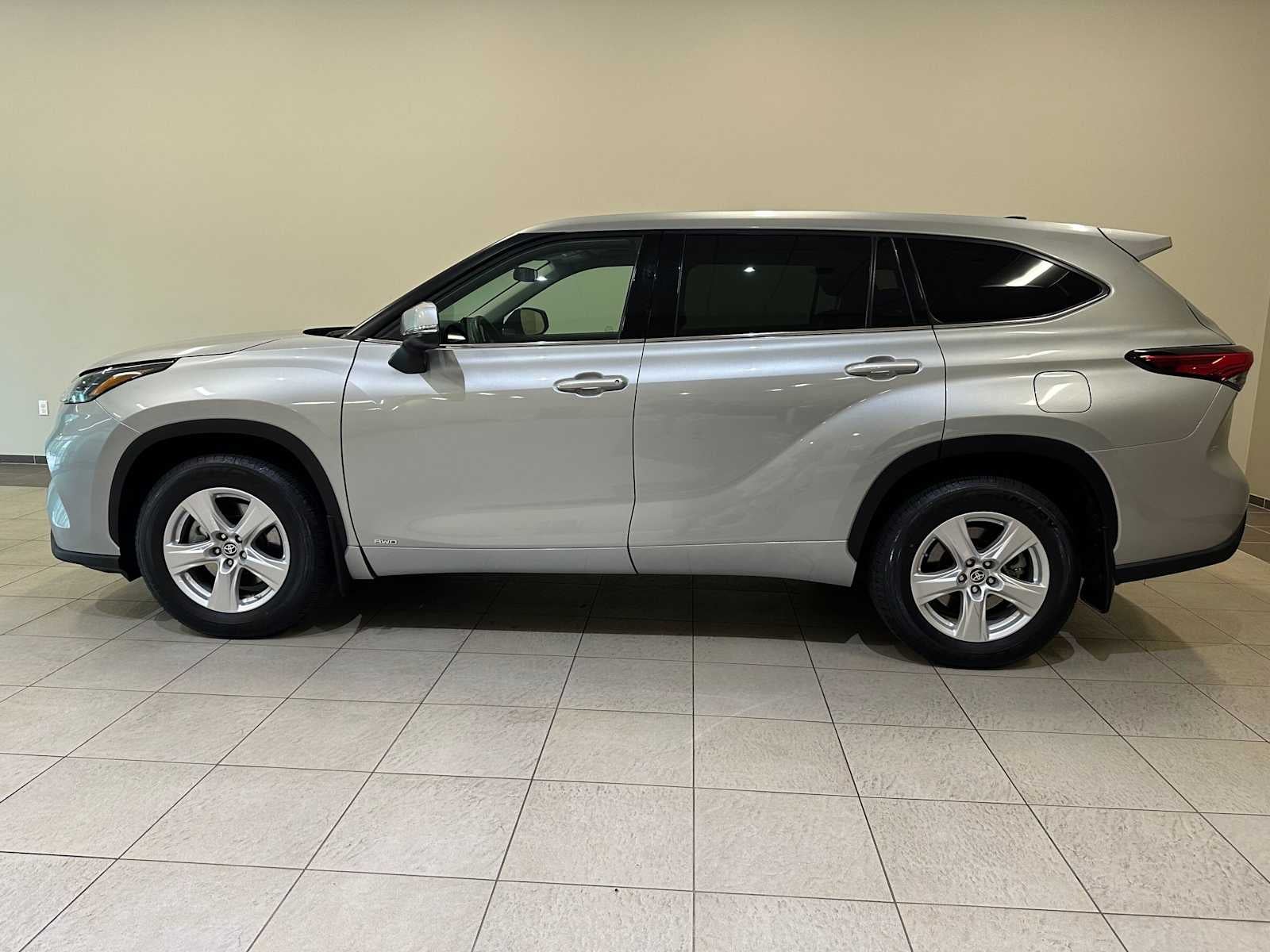 2022 Toyota Highlander Hybrid LE