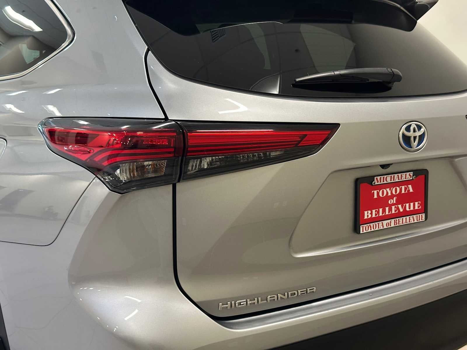 2022 Toyota Highlander Hybrid LE