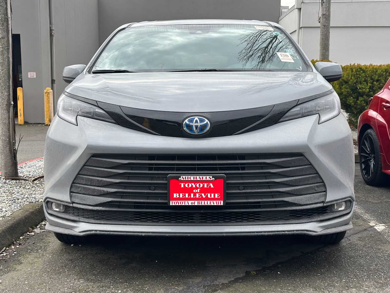 2025 Toyota Sienna Woodland Edition