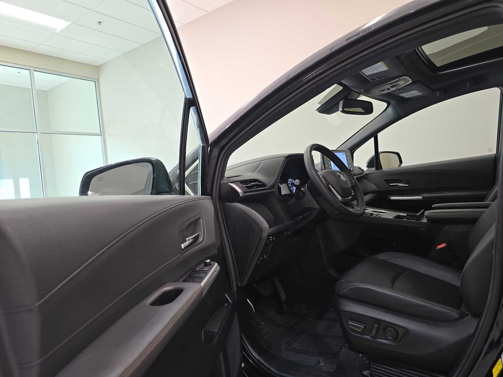 2024 Toyota Sienna Woodland Edition