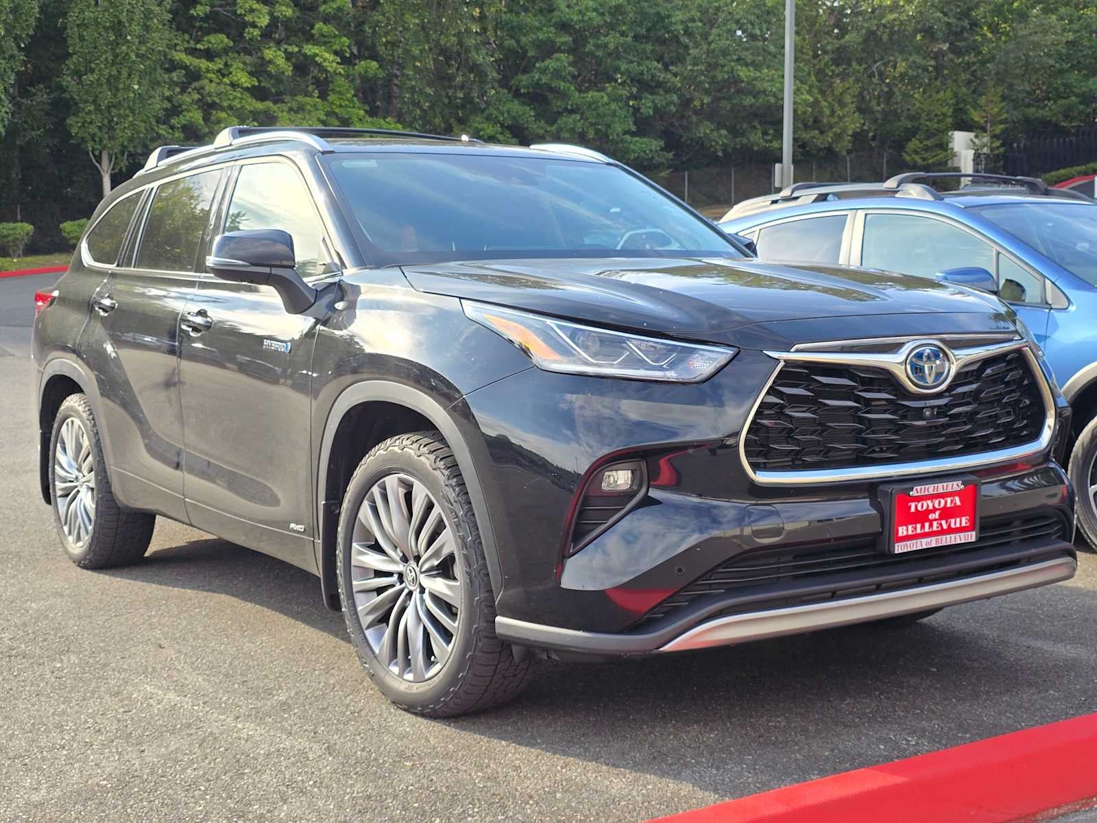 2021 Toyota Highlander Hybrid Platinum