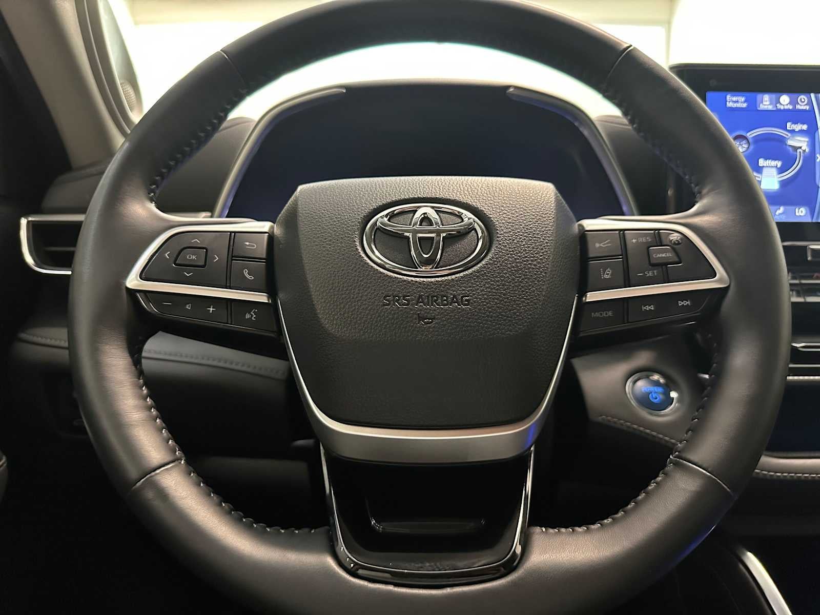 2022 Toyota Highlander Hybrid Platinum