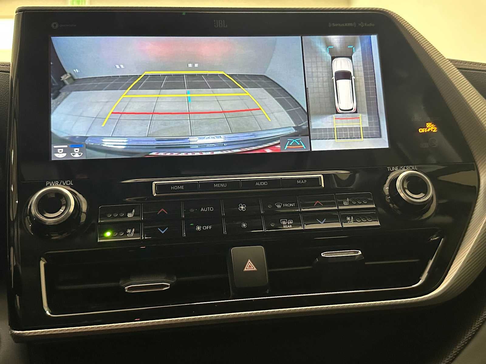 2022 Toyota Highlander Hybrid Platinum