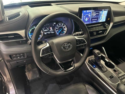2022 Toyota Highlander Hybrid Platinum