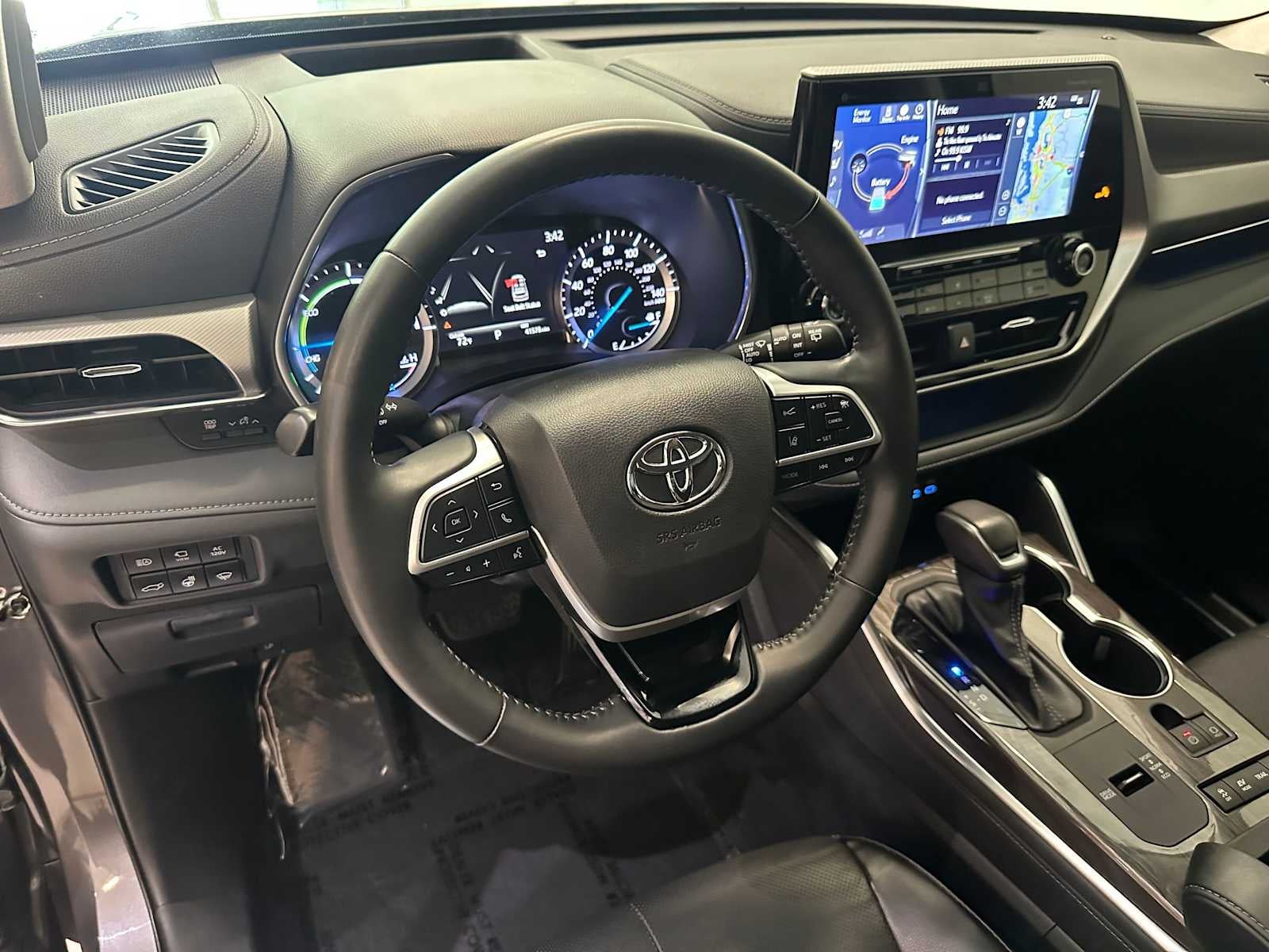 2022 Toyota Highlander Hybrid Platinum