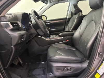 2022 Toyota Highlander Hybrid Platinum